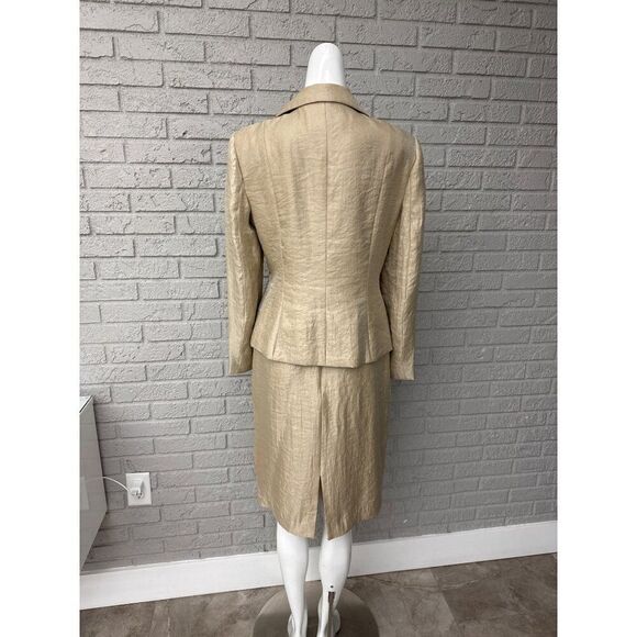 Victor Costa Women Gold Crinkle Pleaded Detail Skirt Suit Size 6J/4S - Picture 2 of 11